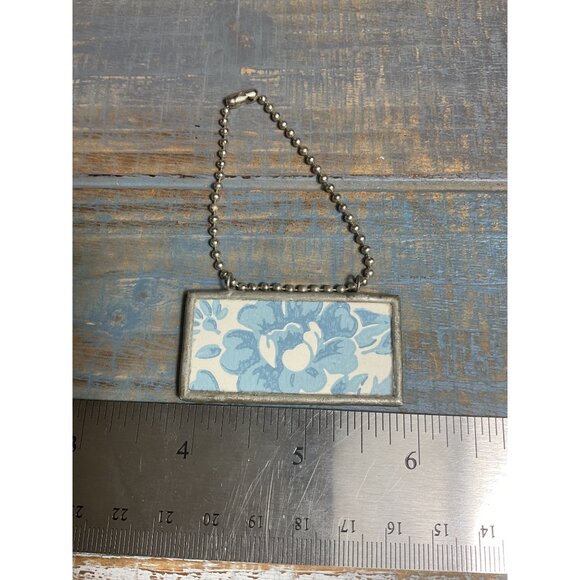 Vintage Double-Sided Floral & Starburst Metal Keychain With Ball Chain - Picture 3 of 3